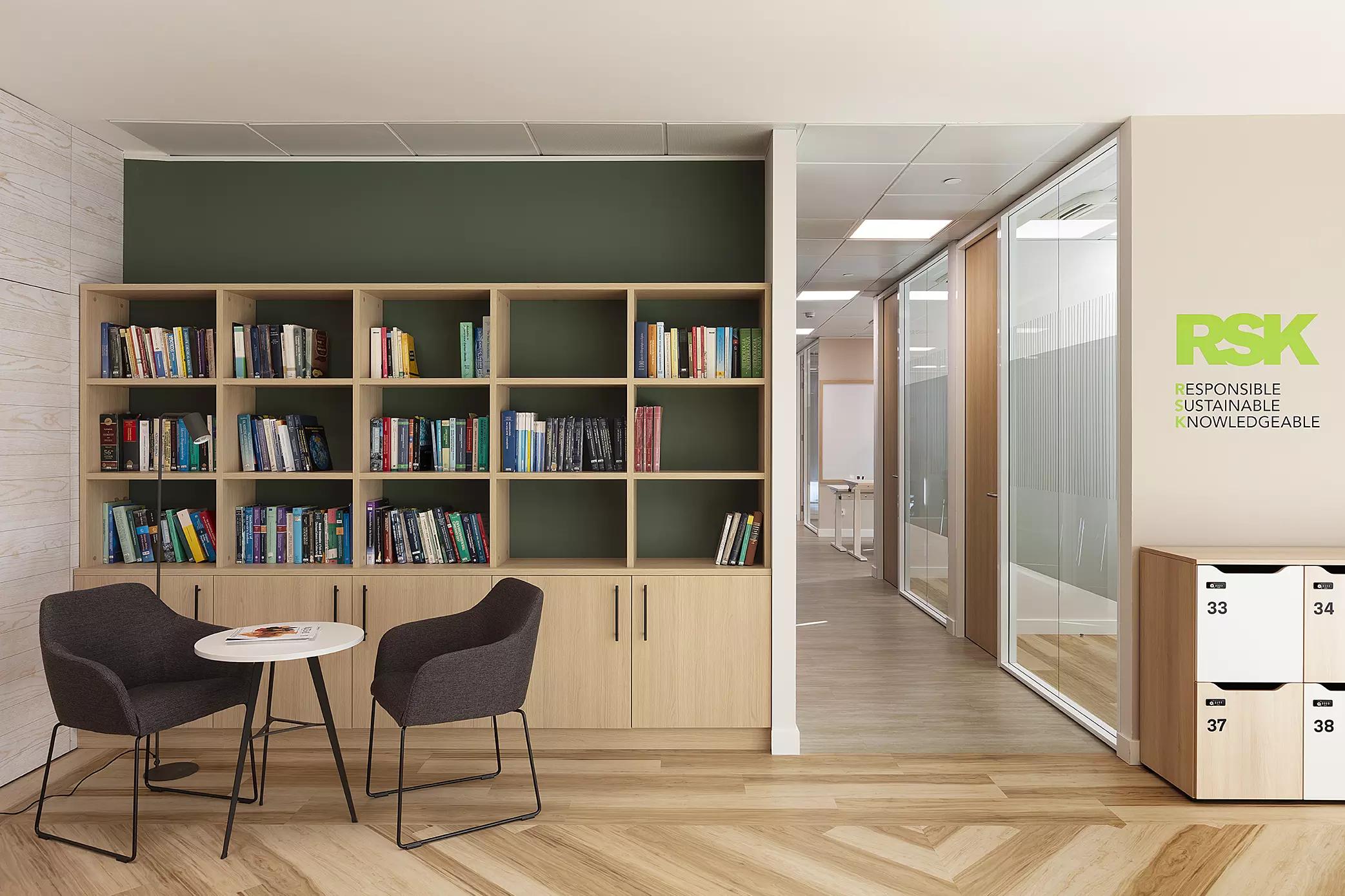 reforma-integral-oficinas-mr-tecnicos Zona de trabajo contemporánea y luminosa con materiales cálidos en Amphos 21